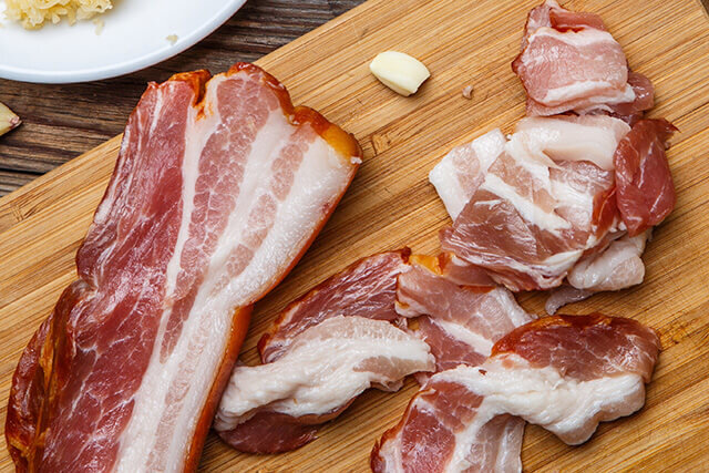 1週間に食べる肉は200g~300g