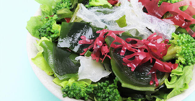海藻入り生野菜サラダはデトックス効果が倍増